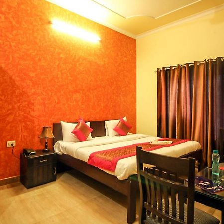 Oyo 8240 Maan Residency Hotel Gurgaon Bagian luar foto