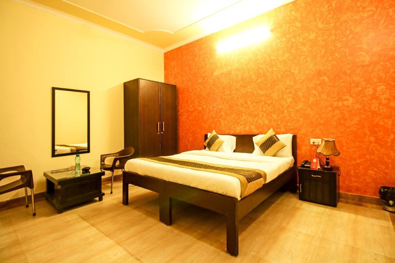 Oyo 8240 Maan Residency Hotel Gurgaon Bagian luar foto