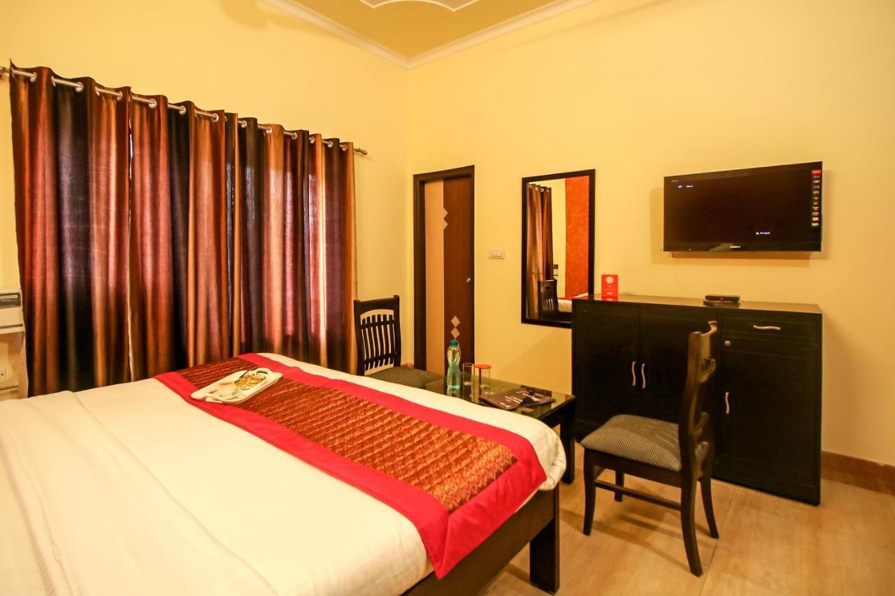 Oyo 8240 Maan Residency Hotel Gurgaon Bagian luar foto