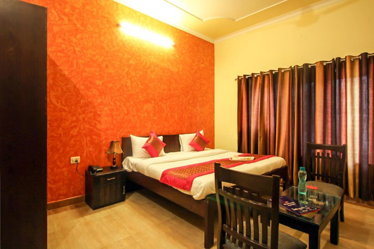 Oyo 8240 Maan Residency Hotel Gurgaon Bagian luar foto