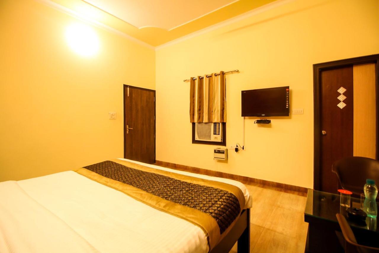 Oyo 8240 Maan Residency Hotel Gurgaon Bagian luar foto